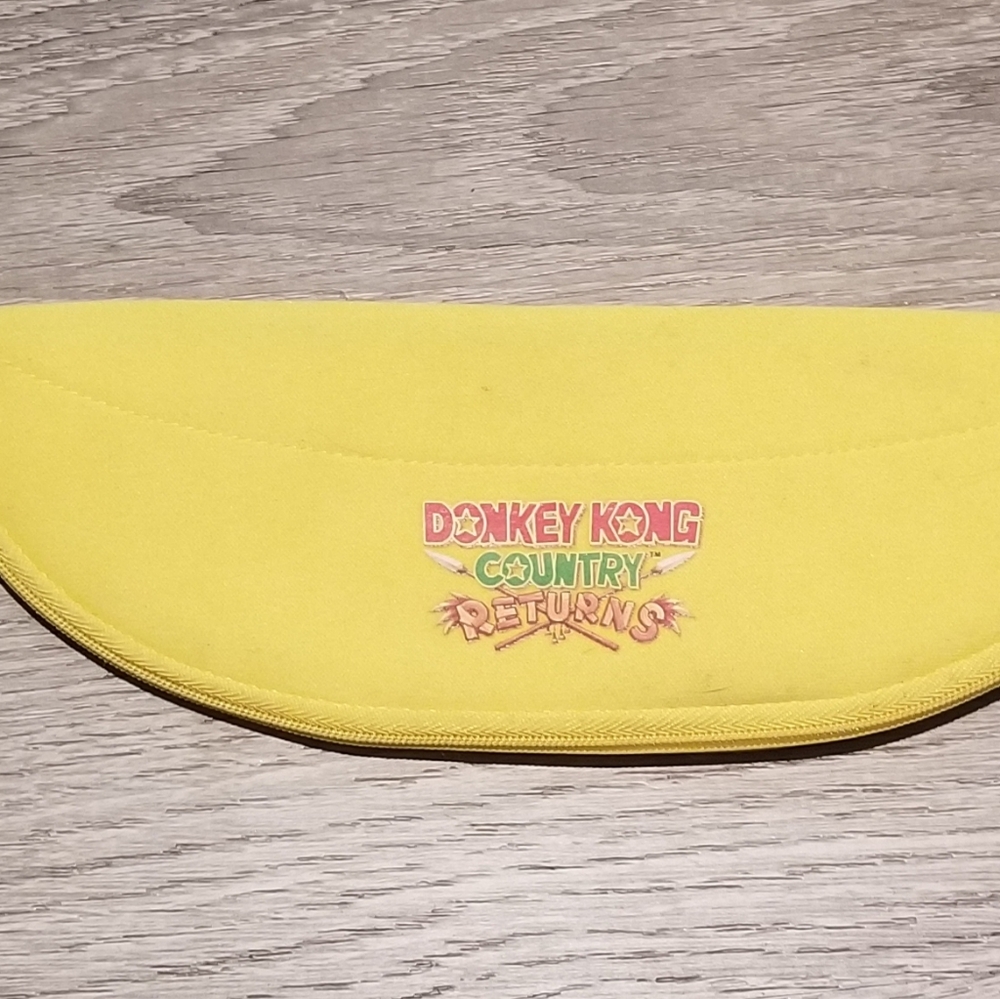 Nintendo Wii Donkey Kong Returns Banana Pouch Controller Case